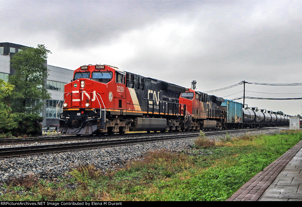 CN 3289 on B-705